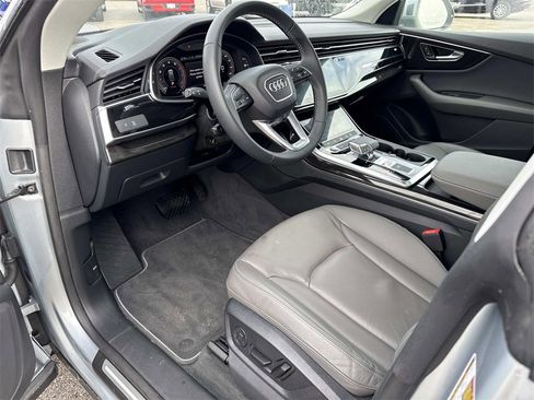 Used 2025 Audi Q8 Premium image 9