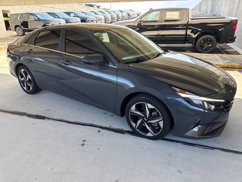 Used 2023 Hyundai Elantra Limited FWD image 16