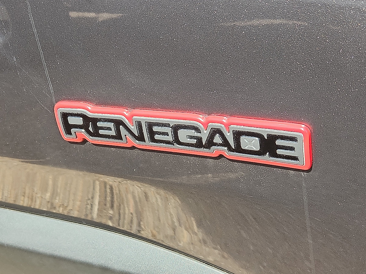 Used 2019 Jeep Renegade Trailhawk w/ LED Lighting Group AWD/4WD image 6