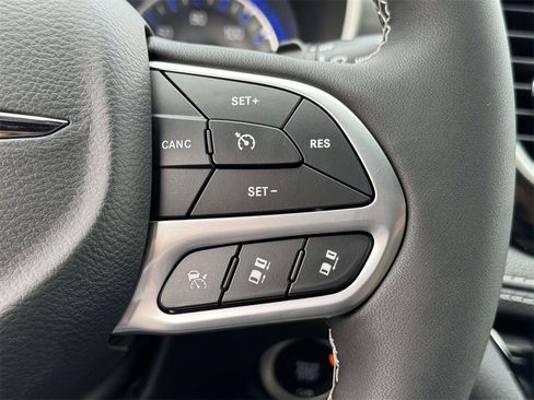 New 2026 Chrysler Pacifica Select image 22