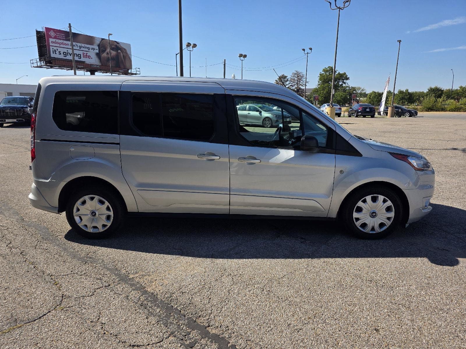Used 2022 Ford Transit Connect XLT FWD image 4