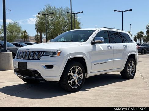 Used 2020 Jeep Grand Cherokee Overland AWD/4WD image 2
