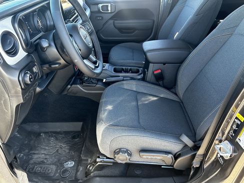 New 2025 Jeep Gladiator Willys image 18