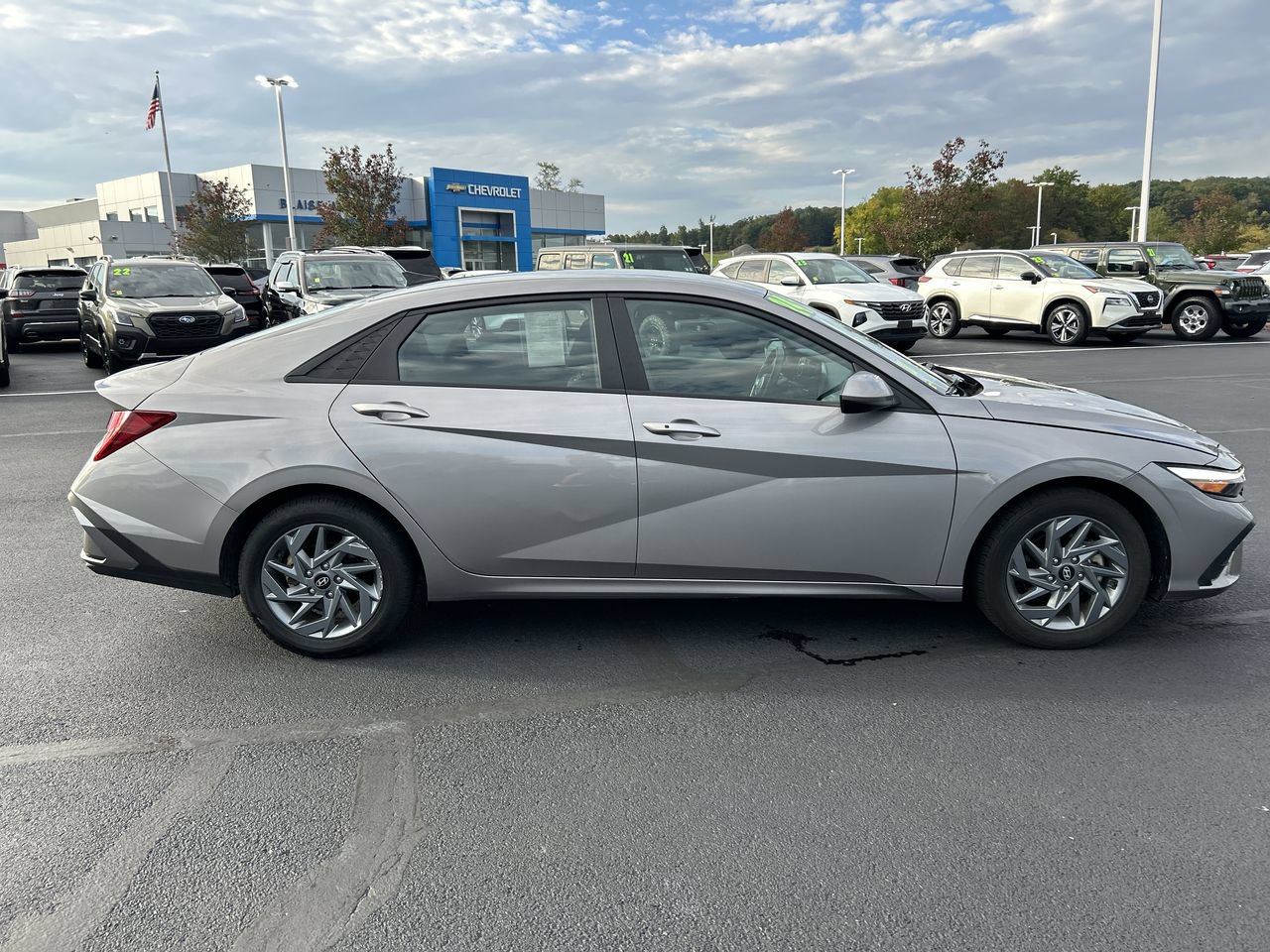 Used 2024 Hyundai Elantra SEL FWD image 8