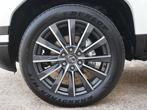 Used 2026 Lexus GX 550 w/ Accessory Package (2T) AWD/4WD image 30