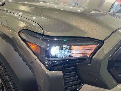 Certified 2025 Toyota Tacoma TRD Off-Road image 13