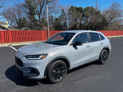 Used 2023 Honda HR-V Sport image 3