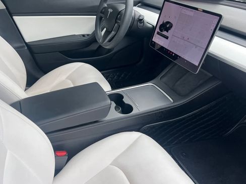 Used 2021 Tesla Model 3 Standard Range Plus image 16