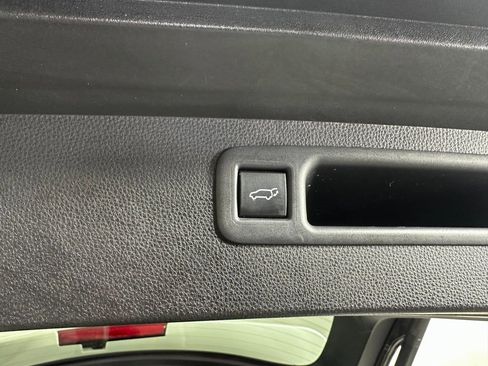 Used 2020 Toyota Highlander Limited image 8