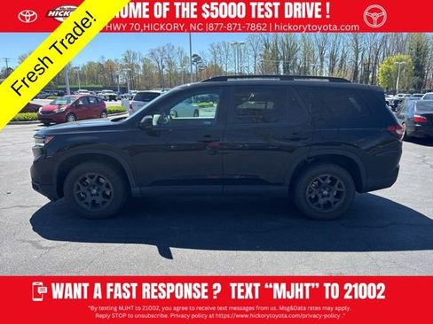 Used 2024 Honda Pilot TrailSport image 2