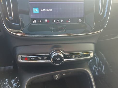 Certified 2025 Volvo XC40 B5 Plus image 25