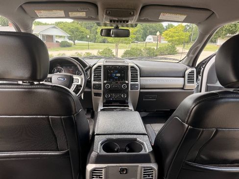 Used 2017 Ford F250 Lariat w/ Lariat Value Package AWD/4WD image 19