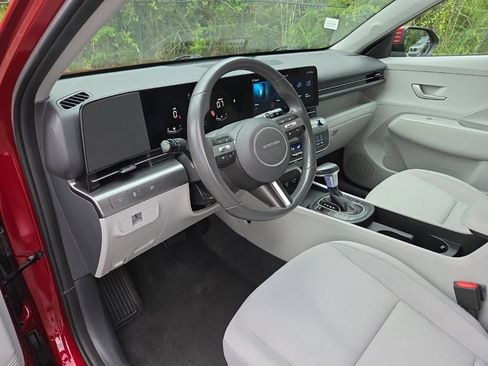 Used 2025 Hyundai Kona SEL FWD image 17