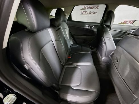 Used 2024 Kia Sportage EX image 29