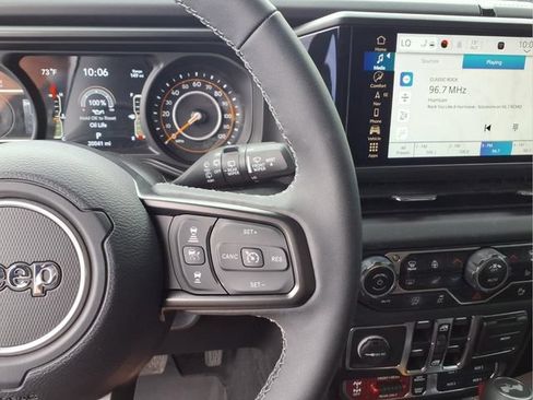 Used 2025 Jeep Wrangler Unlimited Rubicon AWD/4WD image 22