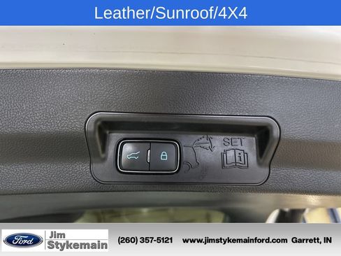 Used 2023 Ford Explorer XLT AWD/4WD image 17