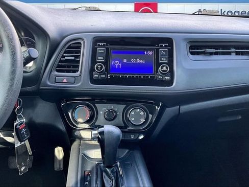 Used 2019 Honda HR-V LX image 9