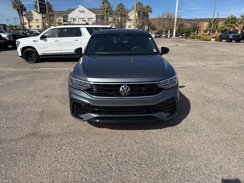 Used 2023 Volkswagen Tiguan SE R-Line image 2