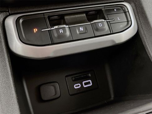 Used 2022 GMC Acadia SLE w/ Driver Convenience Package image 20