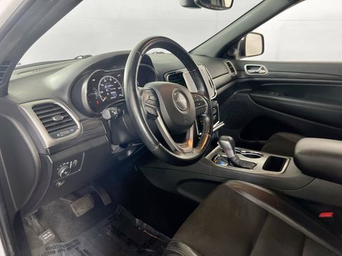 Used 2022 Jeep Grand Cherokee Laredo X AWD/4WD image 9