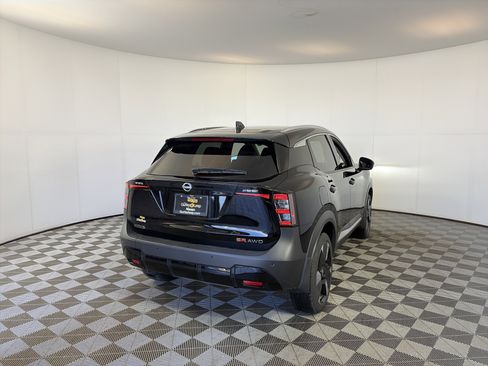Used 2025 Nissan Kicks SR image 10