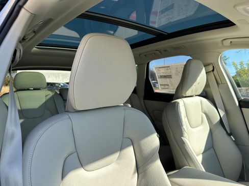 Used 2025 Volvo XC60 B5 Plus w/ Protection Package Premier AWD/4WD image 9