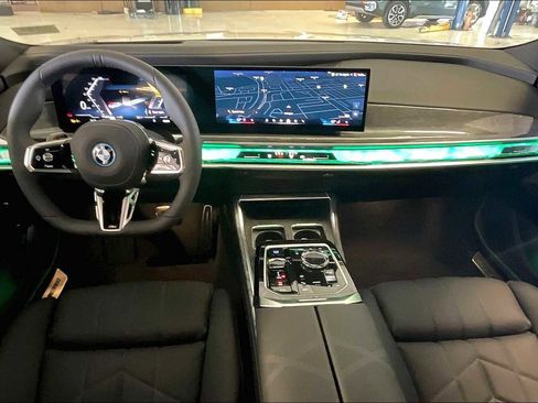 Used 2025 BMW i7 xDrive60 image 5
