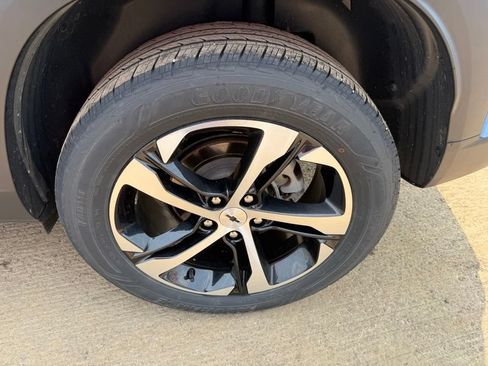 Used 2024 Chevrolet Trax RS FWD image 14