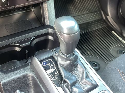 Used 2017 Toyota Tacoma TRD Sport image 19