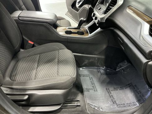Used 2019 GMC Acadia SLE w/ LPO, Floor Liner Package image 18