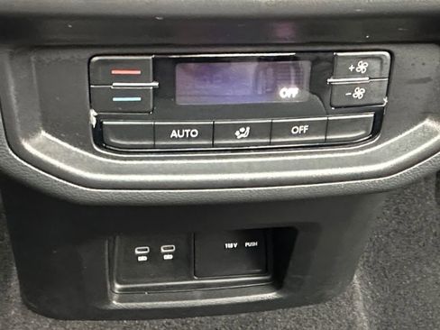 Used 2024 Volkswagen Atlas Peak Edition SEL image 23