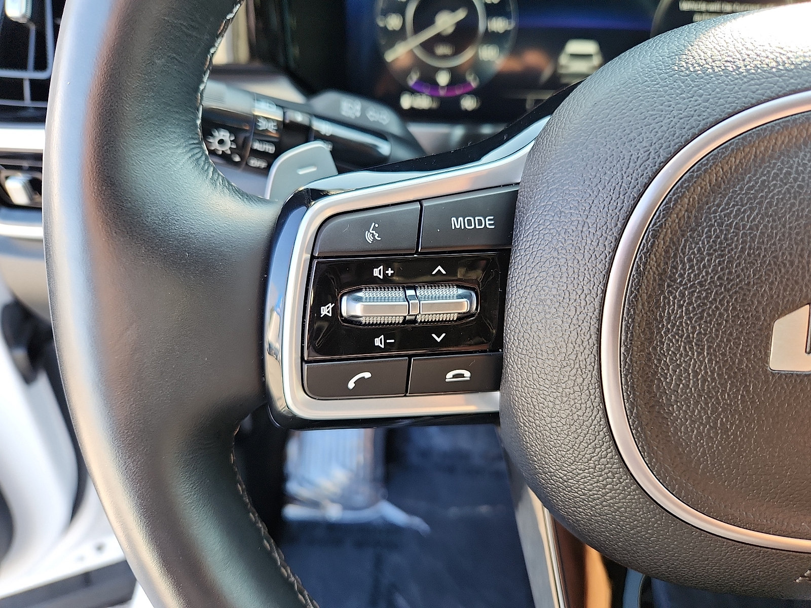 Certified 2023 Kia Sorento SX AWD/4WD image 23