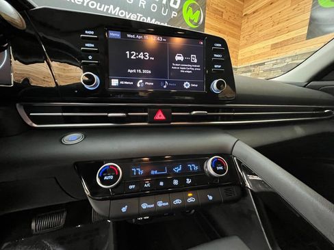 Used 2022 Hyundai Elantra SEL w/ Convenience Package FWD image 18