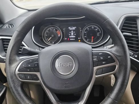 Used 2019 Jeep Cherokee Latitude w/ Popular Appearance Group AWD/4WD image 22