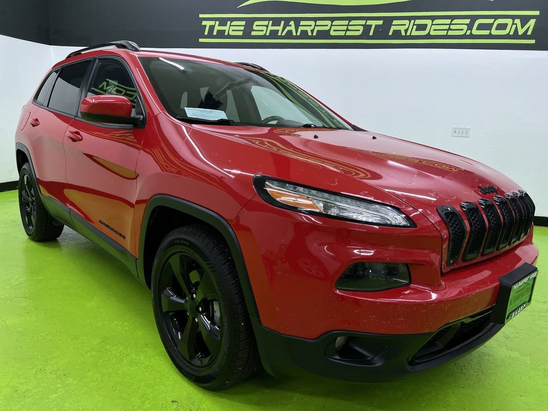 Used 2018 Jeep Cherokee Latitude w/ Altitude Package AWD/4WD image 2