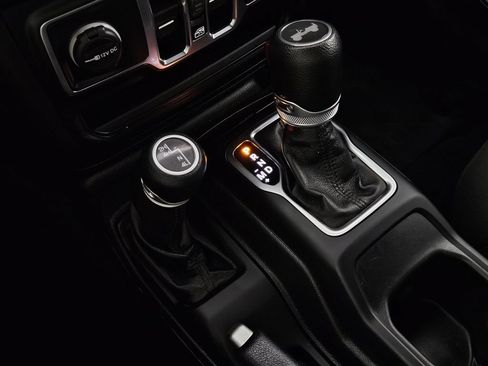 Used 2021 Jeep Wrangler Unlimited Sport AWD/4WD image 17
