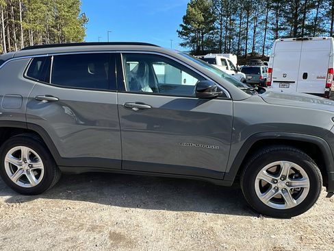 Used 2024 Jeep Compass Latitude image 7