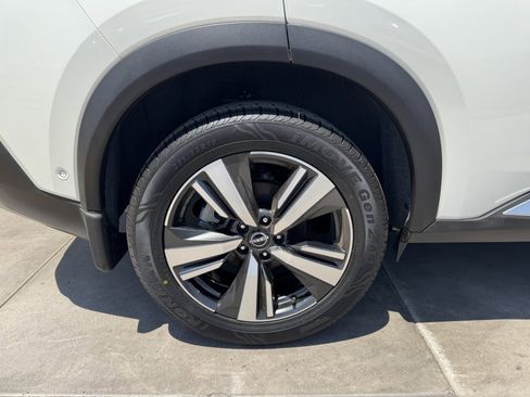 Used 2022 Nissan Rogue Platinum w/ Head-Up Display Package image 15