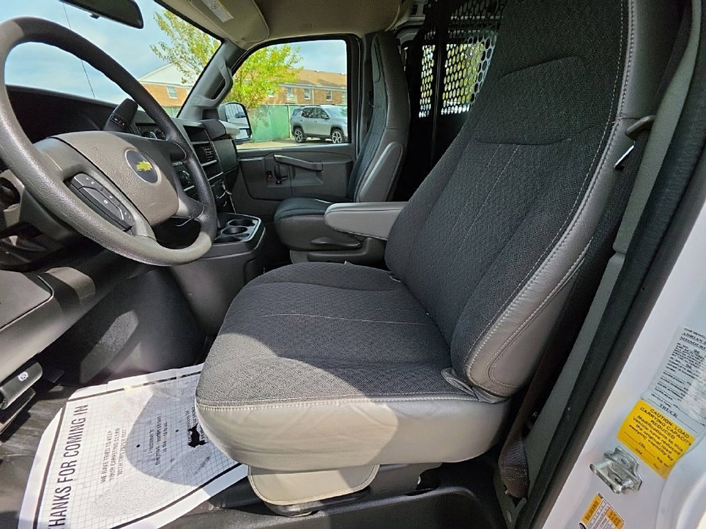 Used 2025 Chevrolet Express 2500 w/ Driver Convenience Package RWD image 17
