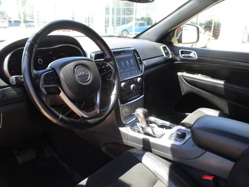 Used 2022 Jeep Grand Cherokee Laredo X image 14