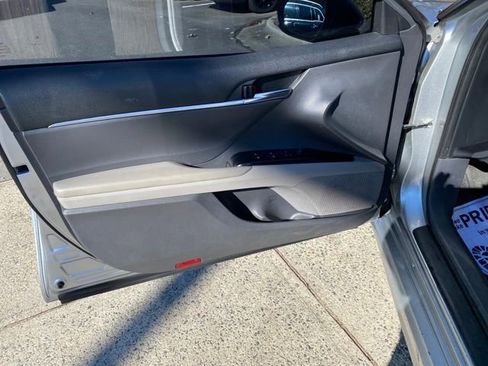 Used 2020 Toyota Camry SE image 25