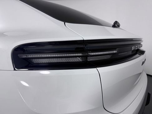 Used 2025 Porsche Macan 4S Electric AWD/4WD image 16