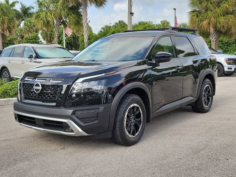 Used 2025 Nissan Pathfinder Rock Creek AWD/4WD image 3