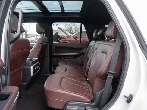 Used 2024 Ford Expedition Limited image 23