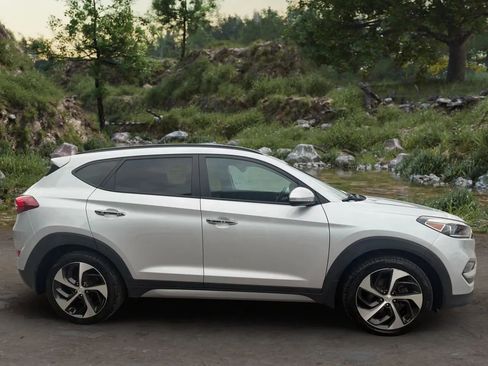 Used 2017 Hyundai Tucson Limited w/ Limited Ultimate Package 03 image 4