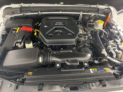 Used 2022 Jeep Wrangler Unlimited Sahara w/ Cold Weather Group image 11