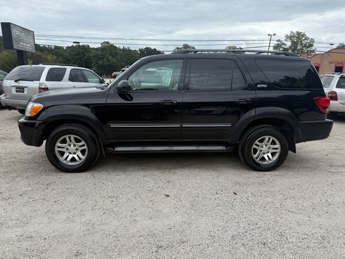 Used 2006 Toyota Sequoia SR5 image 2
