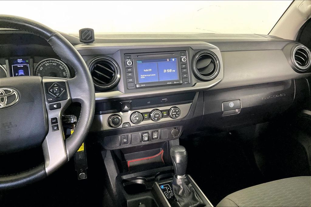 Used 2019 Toyota Tacoma SR5 AWD/4WD image 8