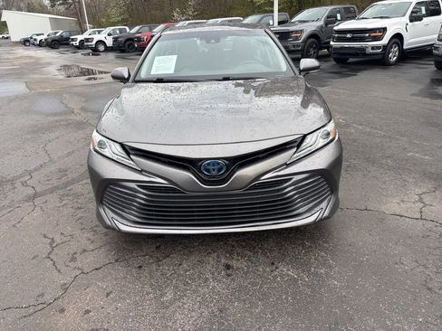 Used 2019 Toyota Camry XLE image 3