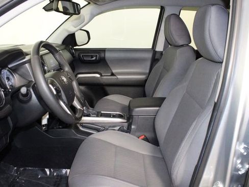 Used 2022 Toyota Tacoma SR5 w/ Technology Package image 10